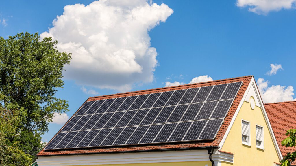 der-weg-zur-sonnenkraft-die-installation-von-photovoltaikanlagen-schritt-fuer-schritt