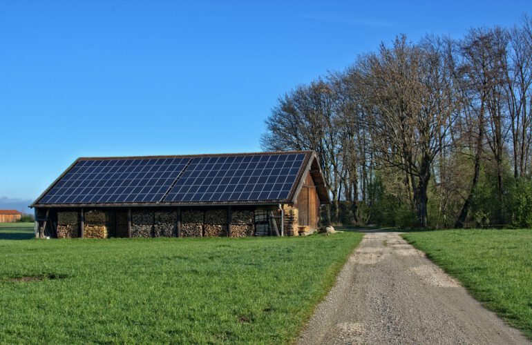 photovoltaik-in-der-landwirtschaft-energie-ernten-unabhaengig-bleiben